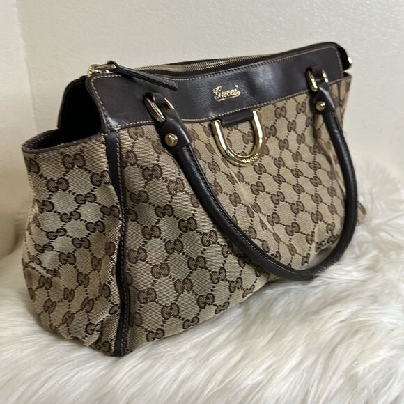 💯Authentic Gucci Handbag 🍀 - Picture 12 of 17